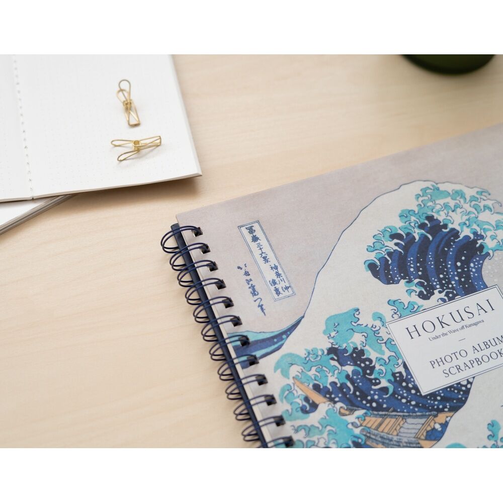Fotoalbum „Die große Welle vor Kanagawa“ von Hokusai