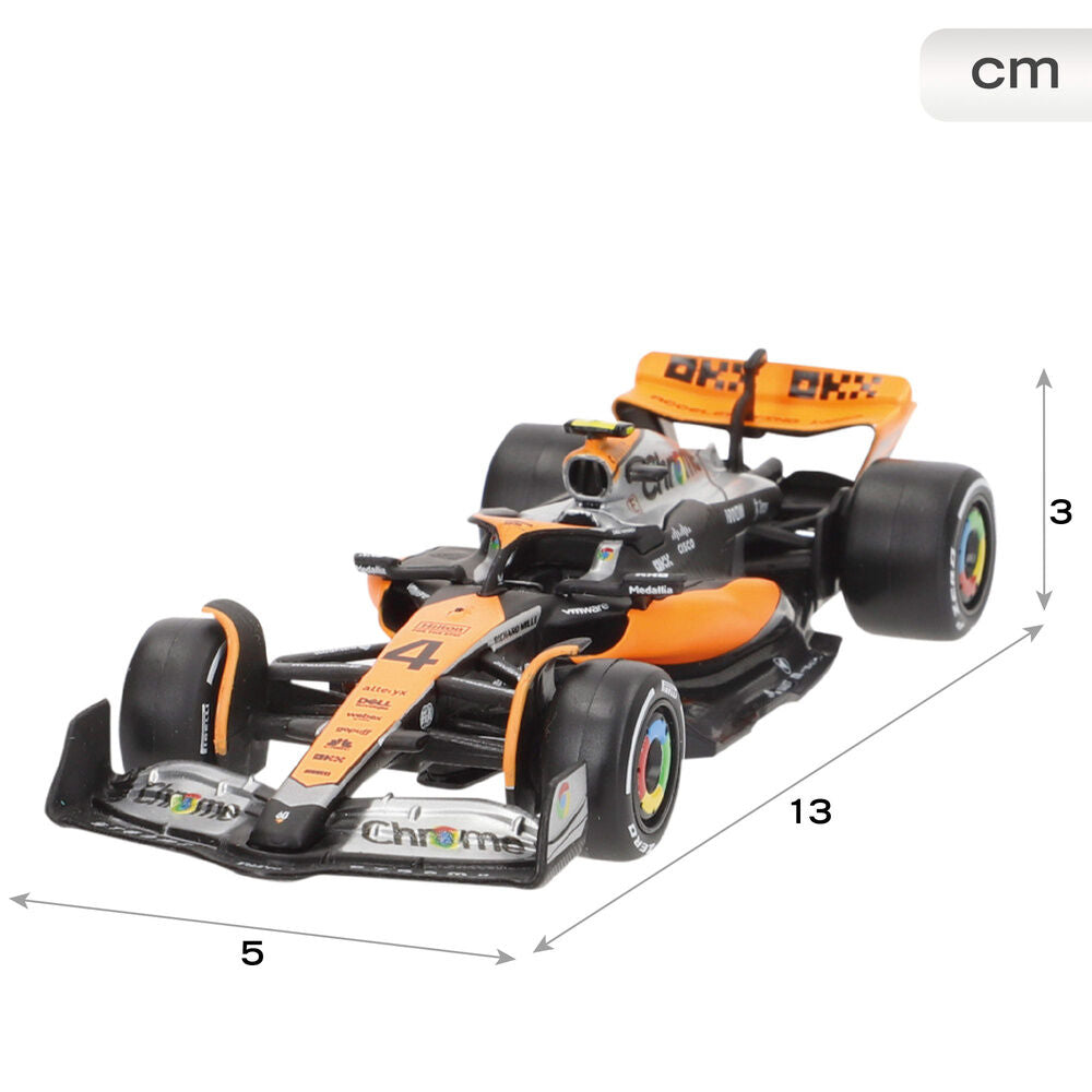 McLaren F1 2023 auto in metallo