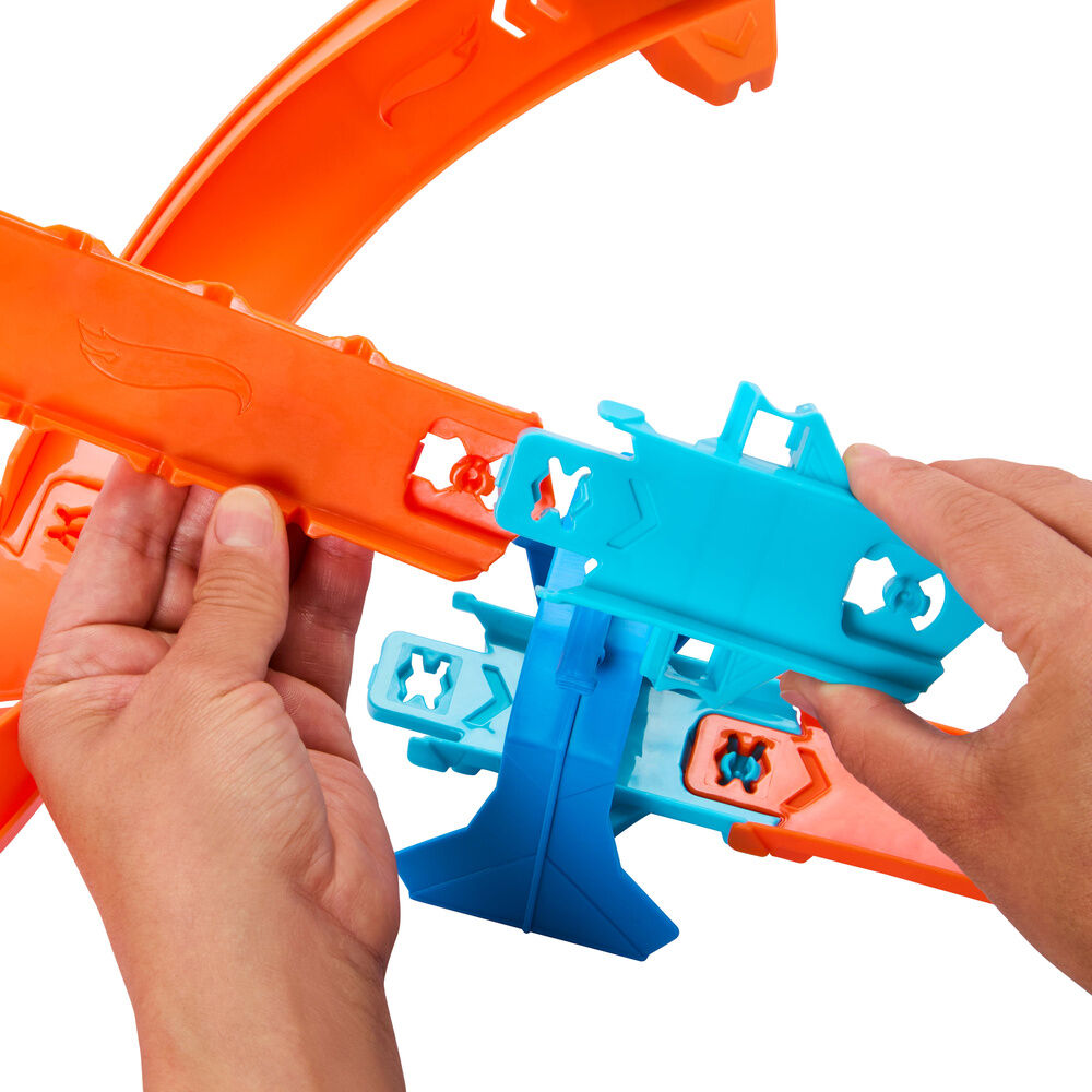 Tor wyścigowy Hot Wheels z dopalaczem