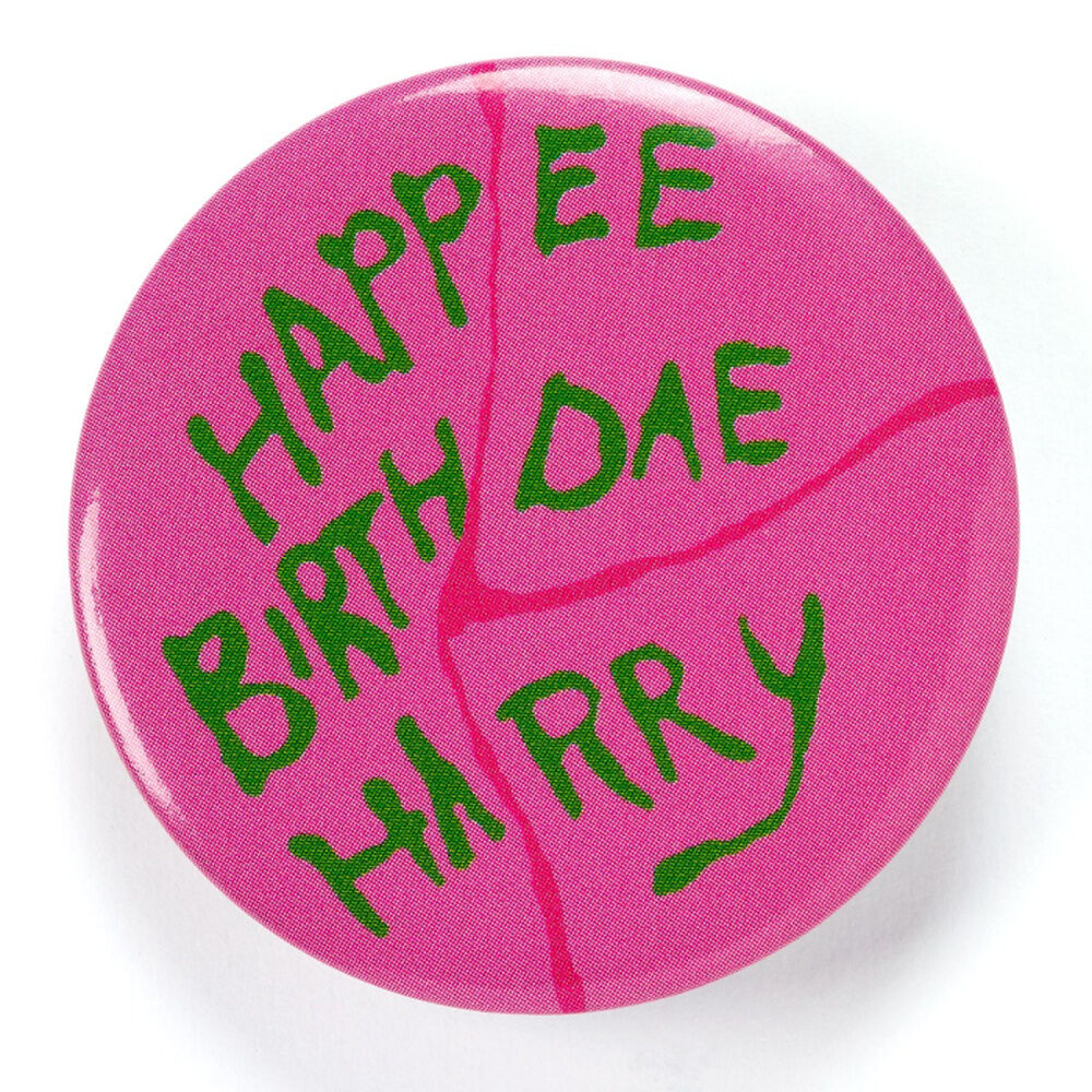 Torta di buon compleanno con la spilla di Harry Potter