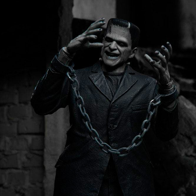 Figurine Ultimate Frankenstein Monster en noir et blanc Universal Monsters 18 cm