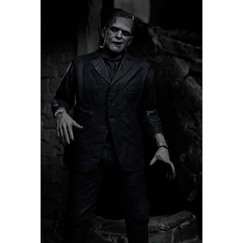 Figurine Ultimate Frankenstein Monster en noir et blanc Universal Monsters 18 cm
