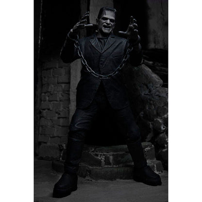Figurine Ultimate Frankenstein Monster en noir et blanc Universal Monsters 18 cm