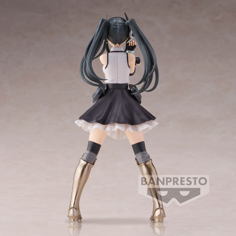 Figurka Lady Black Shy 17cm