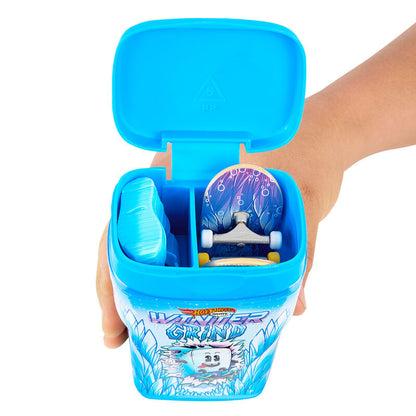 Pudełko gum do żucia + 2 deskorolki Hot Wheels
