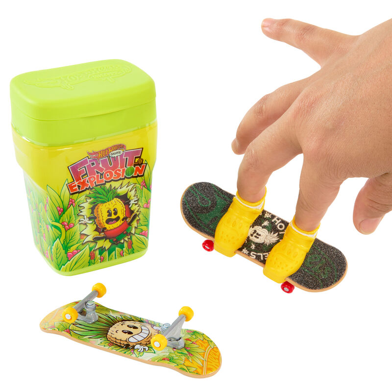 Pudełko gum do żucia + 2 deskorolki Hot Wheels