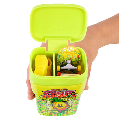 Caja de chicles + 2 patinetas Hot Wheels
