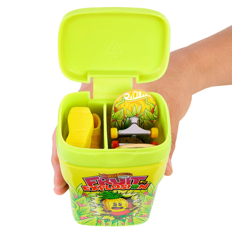 Pudełko gum do żucia + 2 deskorolki Hot Wheels
