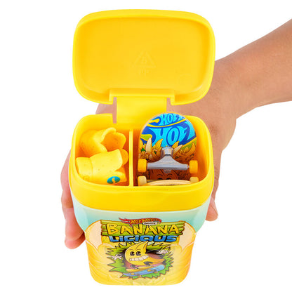 Pudełko gum do żucia + 2 deskorolki Hot Wheels