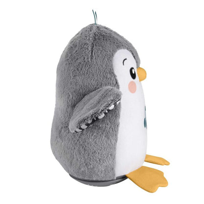 Les pingouins marchent et battent des ailes