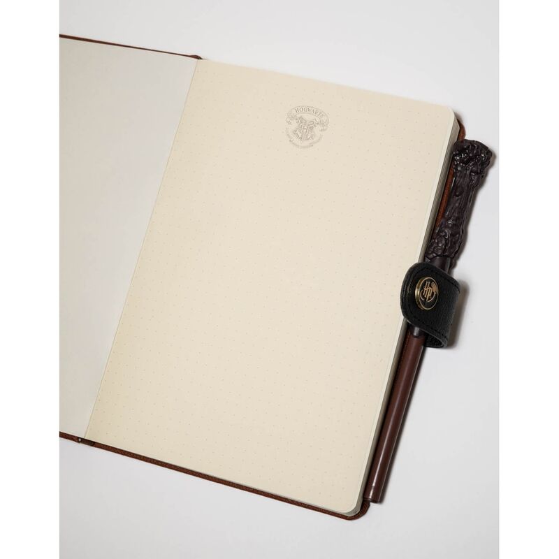 Carnet A5 premium + stylo baguette Harry Potter de Poudlard