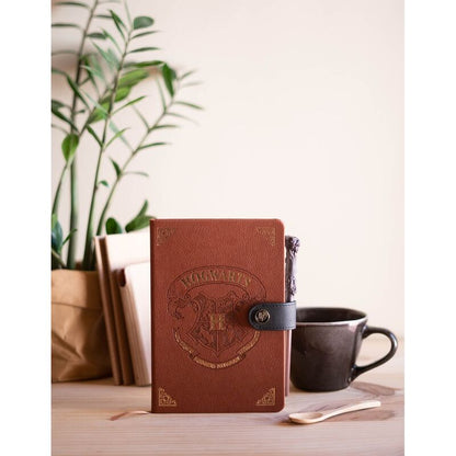 Carnet A5 premium + stylo baguette Harry Potter de Poudlard