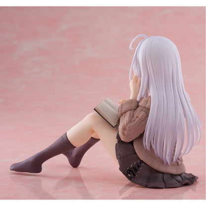 Figur Elaina in Freizeitkleidung  Schreibtisch  niedliche wandernde Hexe  Die Reise der Elaina  13 cm