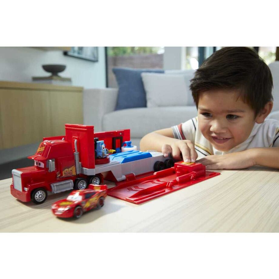 Transformujący samochód ciężarowy Mack Disney Cars