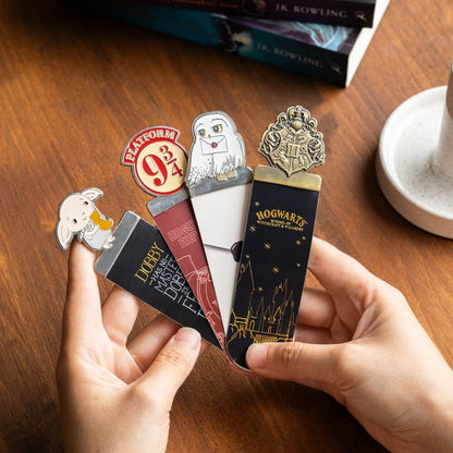 Blister of 4 Harry Potter bookmarks