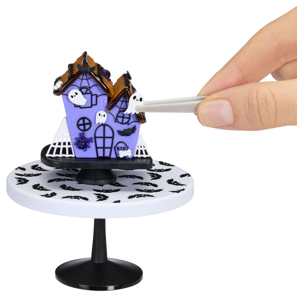 Miniverse Make it Mini Halloween Beetlejuice Surprise Capsule Assortment
