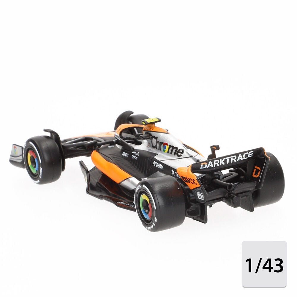 McLaren F1 2023 auto in metallo