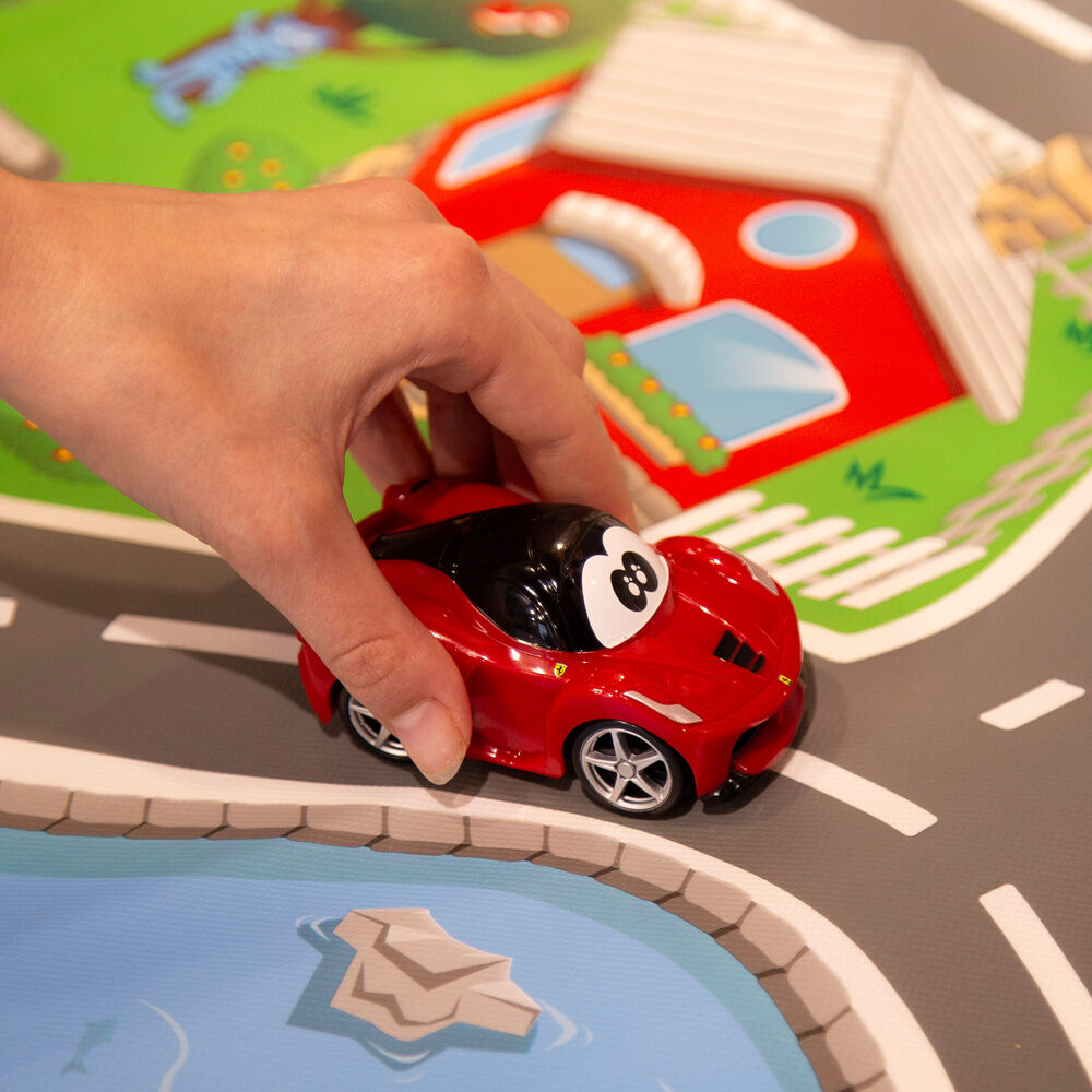 Pista da corsa Ferrari + auto