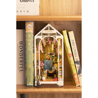 Flower House Bookend Model Kit (240 pieces)