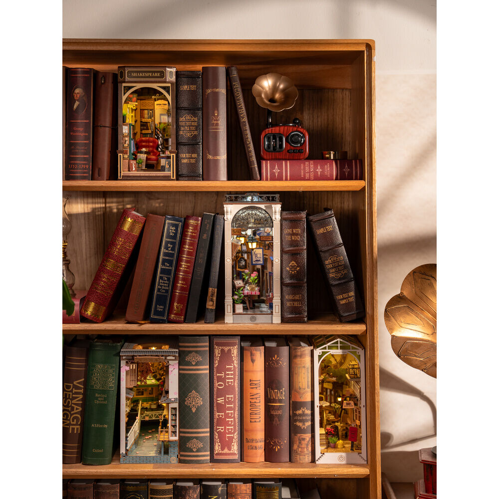 Model Kit: Dates in the Game Room (148 pieces)