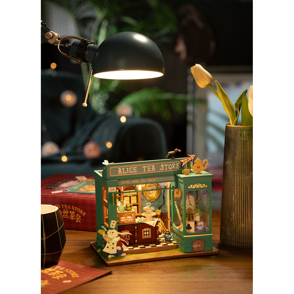 Alice's Tea Shop Modellbausatz  136 Teile