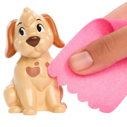 Belle Puppe badet und bürstet den Welpen aus Disneys Die Schöne und das Biest