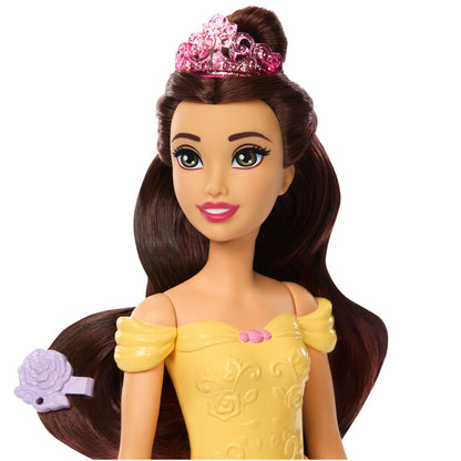 Belle Puppe badet und bürstet den Welpen aus Disneys Die Schöne und das Biest