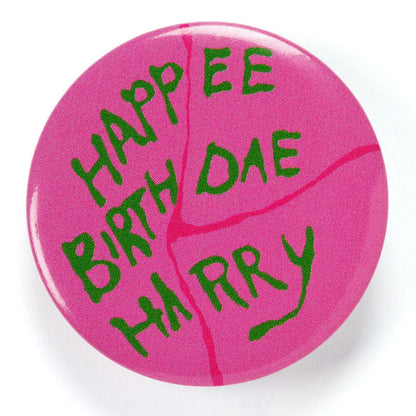 Torta di buon compleanno con la spilla di Harry Potter