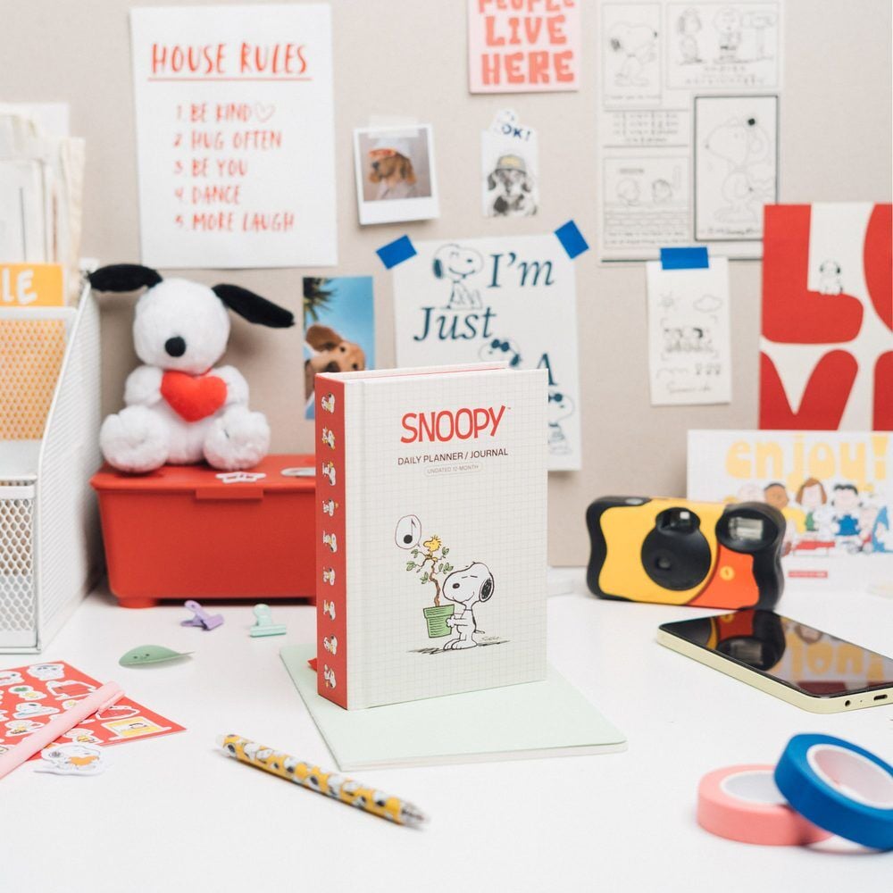 A6 undated day-per-page Snoopy diary with Snoopy
