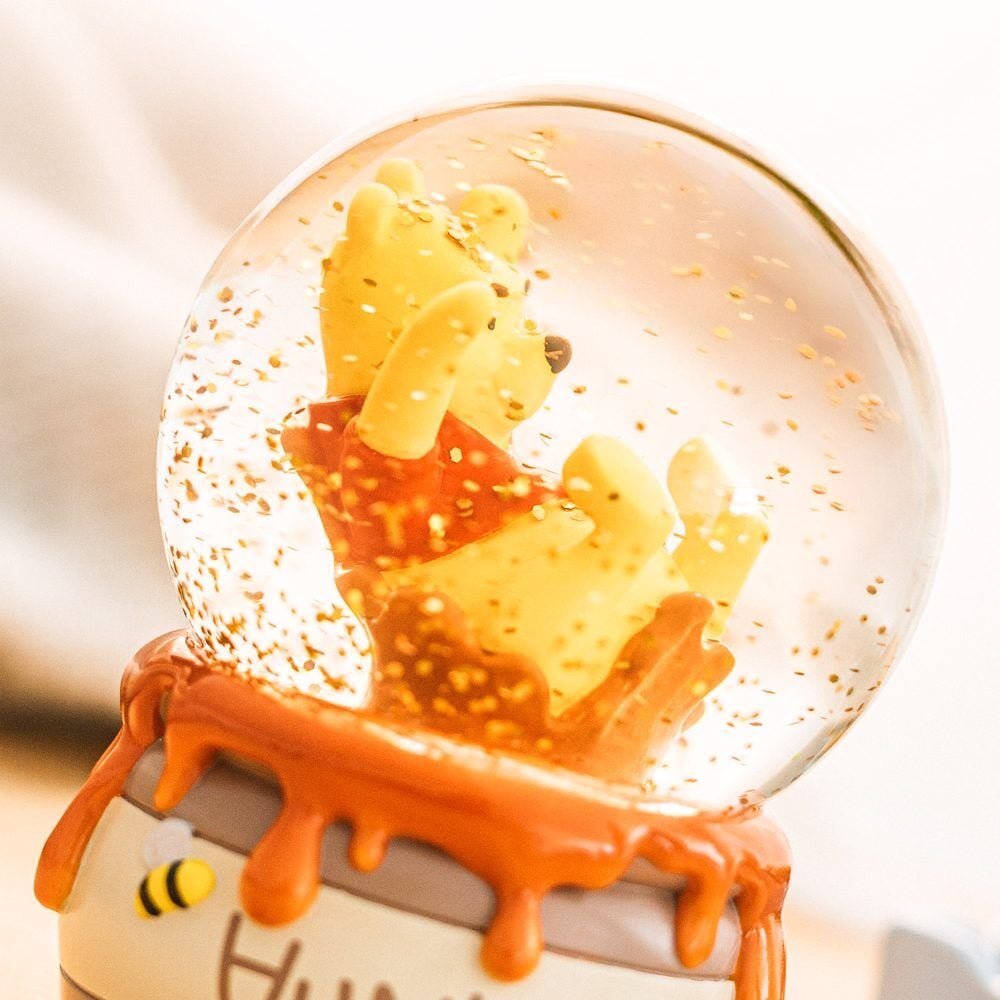 Disney Winnie the Pooh Snow Globe